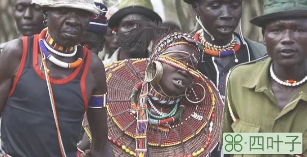 非洲“神秘”部落，结婚当天的新娘“苦不堪言”，原因令人心疼！