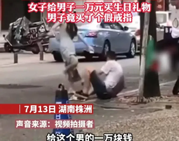 好友讲述被当街踹倒女子现状 女子被当街踹飞事件后续 女子被踹飞事件