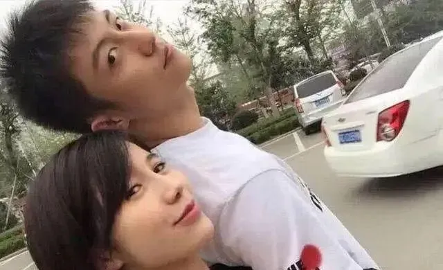 孙俪邓超疑秘密离婚，或与新电影亏2亿有关，摘婚戒忙转移财产 - 情感资讯