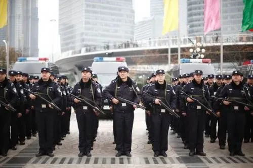 2015年上海全市设警察特种机动部队 配左轮手枪催泪瓦斯