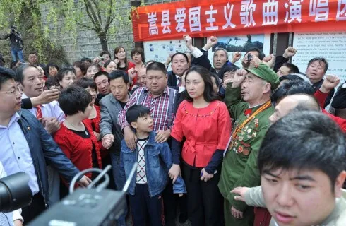 毛新宇空姐一见钟情 妻子刘滨系江南美女获赞龙凤配(图)