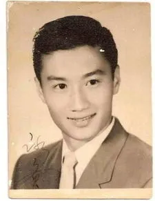 谢贤20岁的照片,我的爷谢贤，81岁了还不得消停