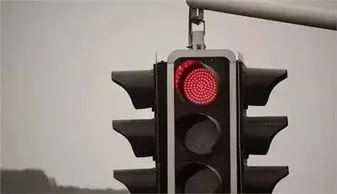 直行遇到红灯为什么要停车，为什么不能右转再掉头右转？