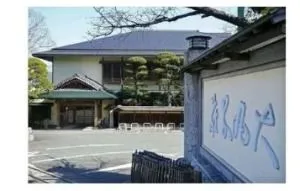 日本温泉旅馆1年换2次水 社长疑自杀,致病菌超标3700倍！日本一知名温泉被曝1年只换2次水