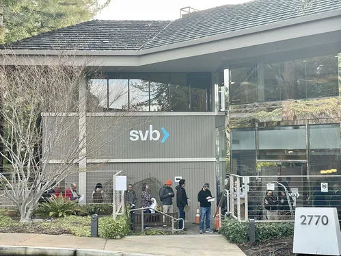 硅谷银行恢复开门现场