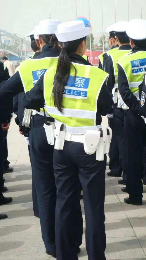 女生适合当什么警察,谈恋爱选个警察是什么体验？女生说出自己的经历，看完引人泪目