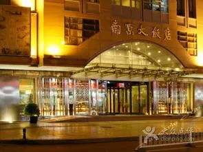 南京壹酒店倒吊43瓶水
