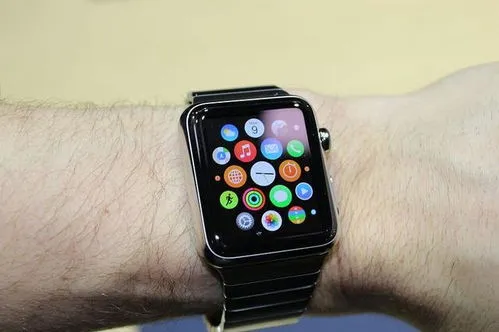 苹果手表可用app里没有微信,苹果没优势了？智能手表全线支持微信手表版：可一键快速发送消息