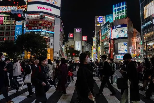 惩治寿司店恶搞的“口水客” 日本警方逮捕三人