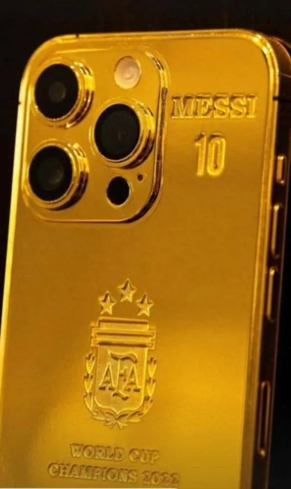 梅西送队友黄金手机真相,豪横!梅西145万定制35台黄金苹果手机,送阿根廷队友+工作人员