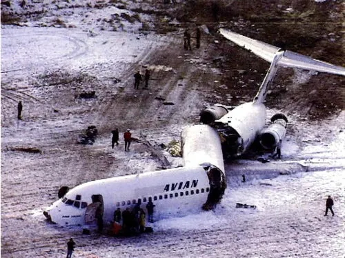 飞机相撞583人死亡,史上最大空难——两飞机相撞，导致583人死亡