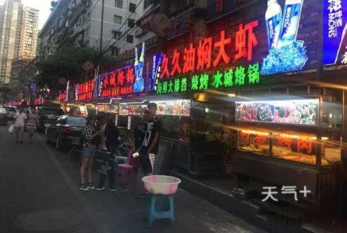 昆明夜市街哪里最出名,昆明十大必去夜市 夜生活的天堂 昆明必去夜市盘点