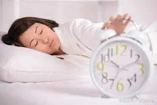 睡6小时算睡眠不足吗,每天睡超过8个小时，与睡不足6小时，哪个身体更好？