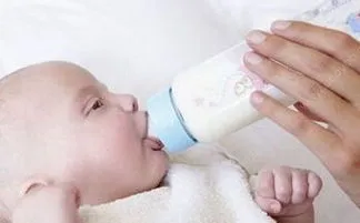 喂奶睡着了导致宝宝窒息死亡