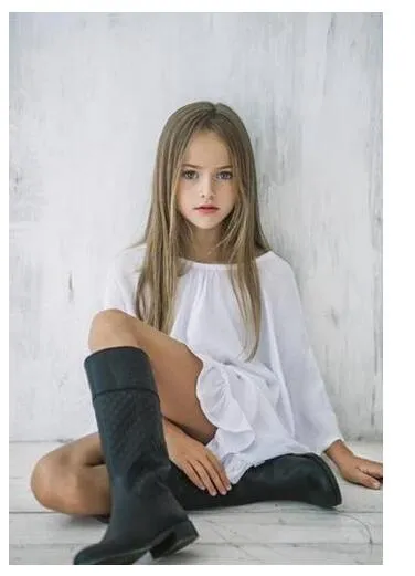 9岁俄罗斯超模Kristina Pimenova网络爆红，妹纸的大长腿逆天了
