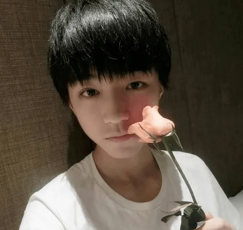 TFBOYS王俊凯和王源关系怎么样？王俊凯有没有整容？