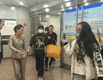 权志龙无视助理推女粉丝视频图片疯传 事件完整始末