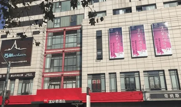 上海宜必思酒店摄像头对床头是怎么回事？酒店入住怎么检查摄像头？