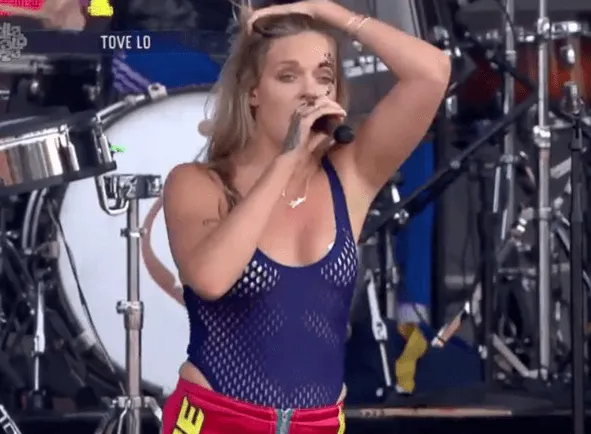 托芙萝（Tove Lo）音乐节裸体视频是真的吗？托芙萝半身裸体曝光