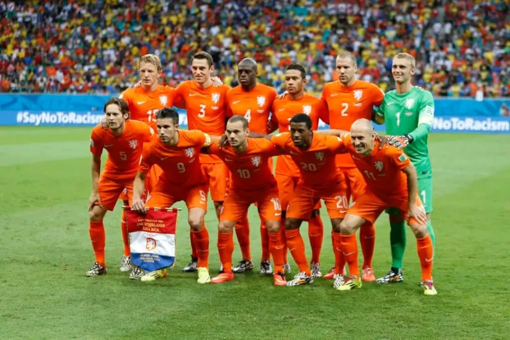 2022卡塔尔世界杯小组赛32强国家队（四）：荷兰战术“全攻全守”