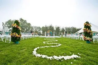 办一场草坪婚礼大概多少钱,办一场草坪婚礼大概多少钱？