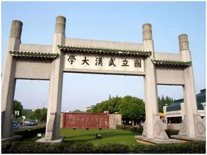 武汉大学校门事件,湖北各大高校校门展示，武汉大学牌坊近日被大车撞坏？