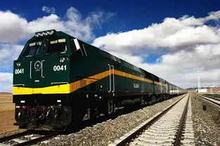 青藏铁路的火车头是美国的 青藏铁路上用的是美国火车头