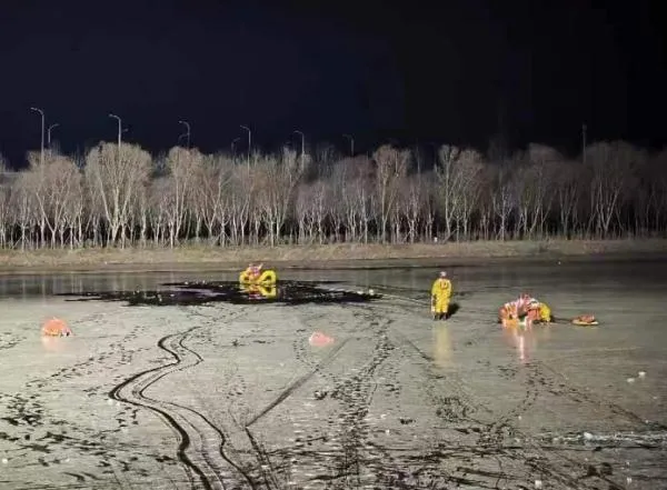 北京2人坠冰身亡现场视频  北京2人坠冰身亡原因 北京2人坠冰是真的吗