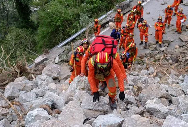 泸定地震死亡人数最新消息  泸定地震已致82人遇难 四川泸定6.8级地震已致82人遇难,另有35人失联