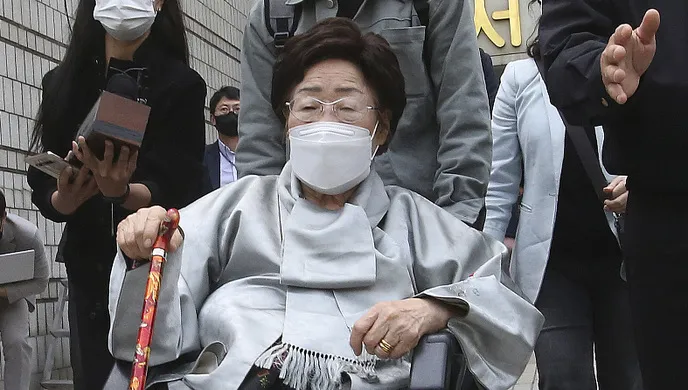 韩国慰安妇受害者想见佩洛西被警卫推倒 韩国94岁慰安妇奶奶想见佩洛西被警卫推倒受伤