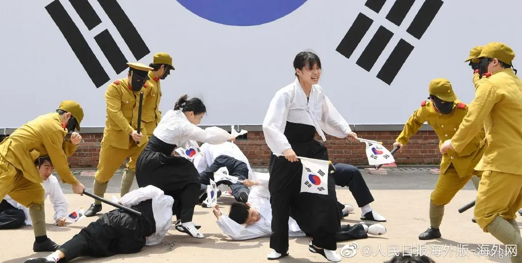 韩国民众当街表演痛打日军 韩国和日本人打架 韩节目国人遭殴打