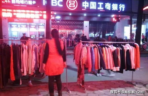 摆地摊卖衣服需要多少本钱 摆地摊卖衣服需要多少本钱批发价