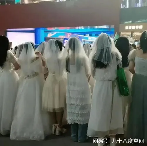 王源演唱会为什么要穿婚纱 王源演唱会为什么要穿婚纱