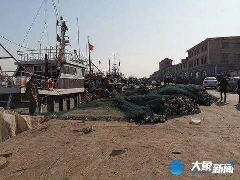 唐山一渔船被撞翻5人失踪 曹妃甸海霸事件  唐山海域渔船翻扣致5人失联