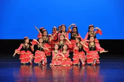 幼儿舞蹈中国少年郎舞蹈视频 幼儿舞蹈中国少年郎舞蹈视频扇子舞完整版