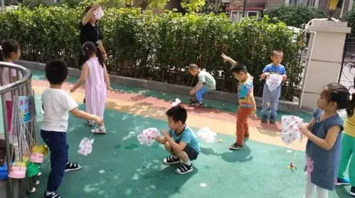 小孩把雨伞当降落伞 小孩把雨伞当降落伞好吗