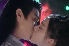 《雪鹰领主》东伯雪鹰和余靖秋第一次接吻在第几集