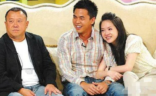 曾志伟4个儿女各有不同，大女儿45岁未婚，小儿子最像他