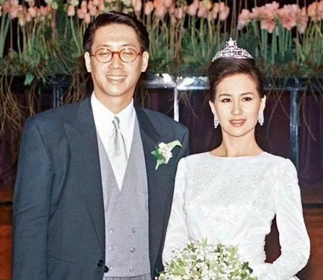 许晋亨的两任妻子，一人年轻时气质出众，一人年近50还美丽动人