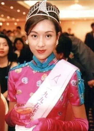 杨恭如迎45岁生日，堪称完美逆生长，气质不输20年前！