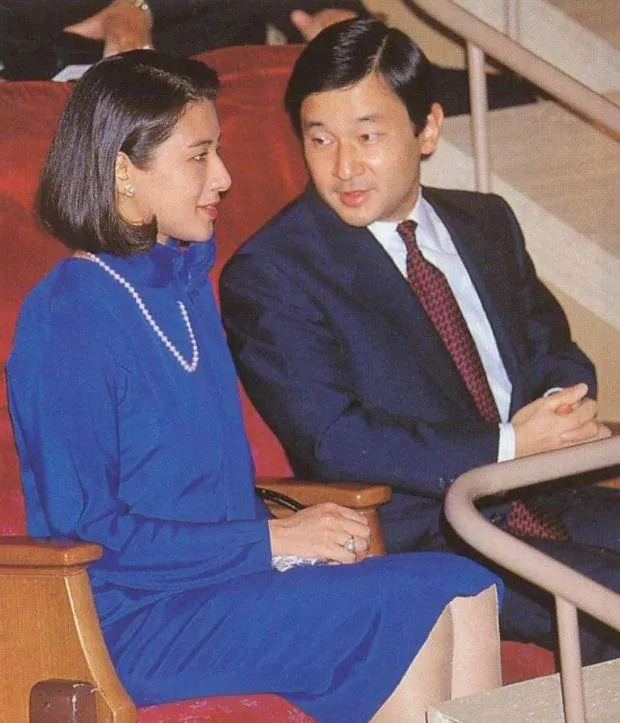 雅子：拒绝太子两次求婚，美貌尽失患抑郁，她真的比戴安娜幸运吗