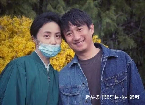 黄磊晒与孙莉贴脸照，庆祝结婚十七周年，神仙爱情幸福甜蜜