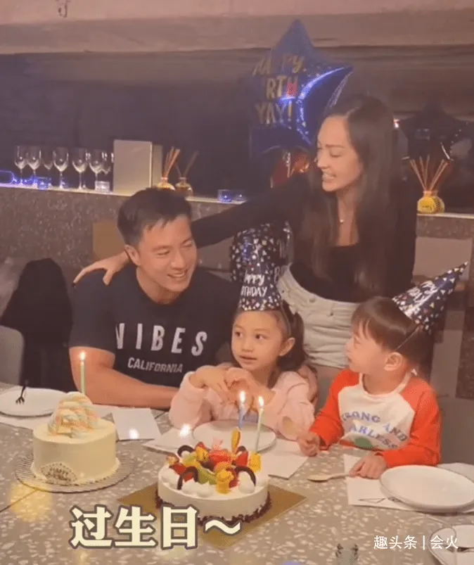 安志杰庆祝44岁生日，与超模娇妻甜蜜接吻，两混血孩子颜值超高