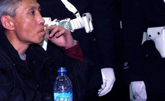 2000年，刘德华前去辽宁沈阳开演唱会，当众被刘涌打了他一巴掌