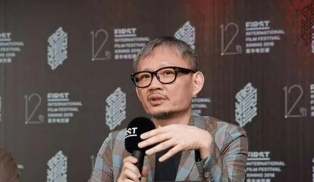 让刘若英苦等10年，与小34岁演员非婚生子，63岁导演陈国富不简单