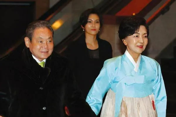 洪罗喜：22岁嫁李健熙门当户对，生3女1子，稳坐会长夫人位置53年