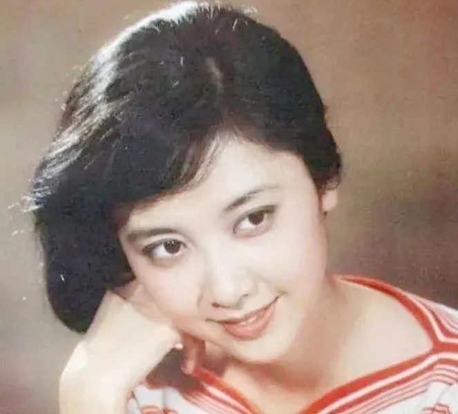 “东方美人”朱琳：与丈夫恩爱42年，坚持不生孩子，现状怎样了？