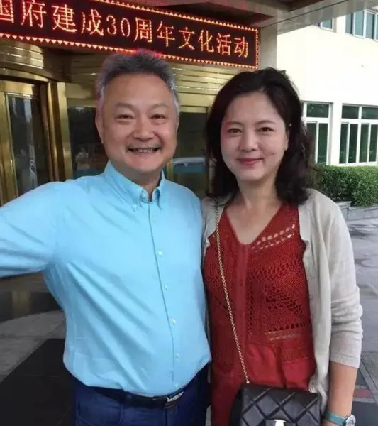 欧阳奋强：和初恋结婚幸福生活27年，儿子早夭，女儿现在是演员