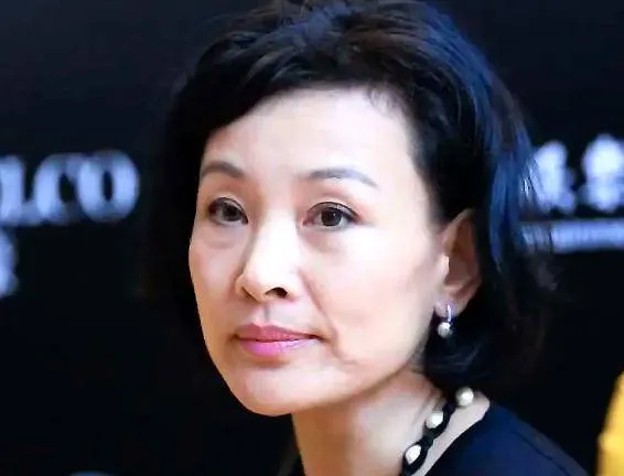 陈冲：宁可去国外洗盘子，也要放弃身份，如今却捧红女儿回国捞金