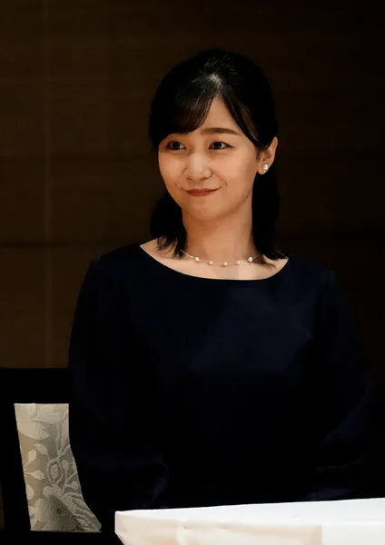 日本最美叛逆公主靠“发疯”获得自由！喜欢打扮、爱跳女团舞，她只是想活出自我！